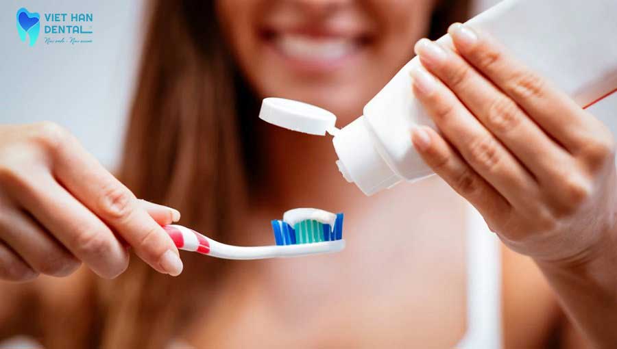 Keep a good oral hygiene to extend the lifespan of dental implants 