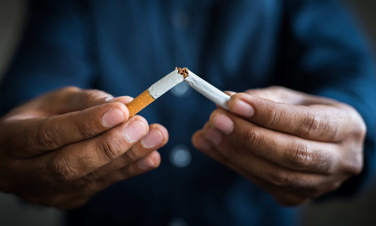 Hút thuốc lá một trong những nguyên nhân gây ra hiện tượng Implant bị đào thải 