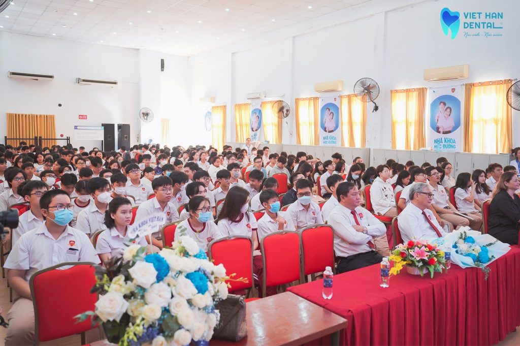 Nha khoa Việt Hàn tổ chức hội thảo Nha khoa học đường