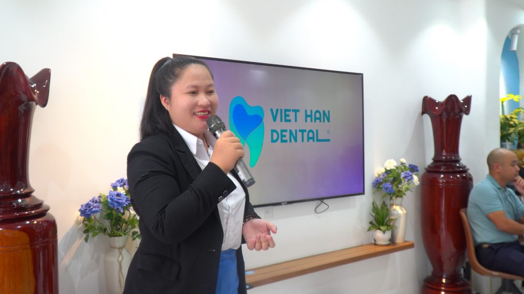 Giám đốc Nha khoa Việt Hàn chia sẻ trong buổi hội thảo