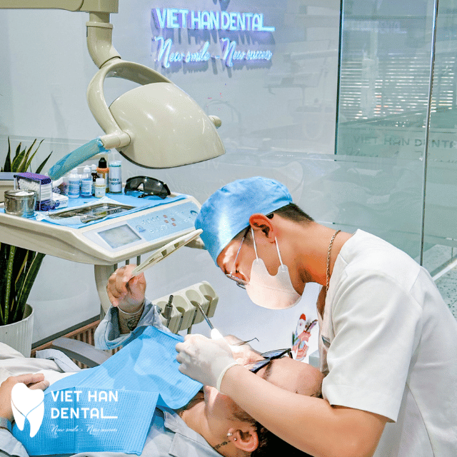 Chuyên viện thực hiện dịch vụ cạo vôi răng tại Nha khoa Việt Hàn