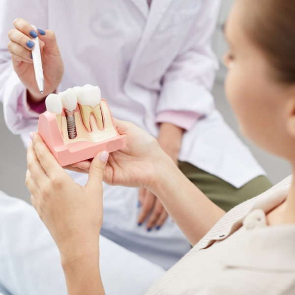 Hỏi kỹ thông tin trước khi trồng răng implant