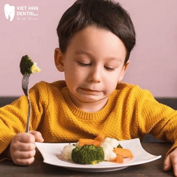 Niềng răng cho con khi con khó nhai hoặc khó cắn thức ăn