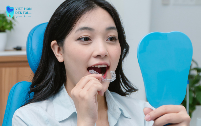 Khách hàng niềng răng Invisalign tại Nha khoa Việt Hàn