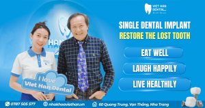 Mr. Nam Nguyen poses for a commemorative photo with the customer service staff.