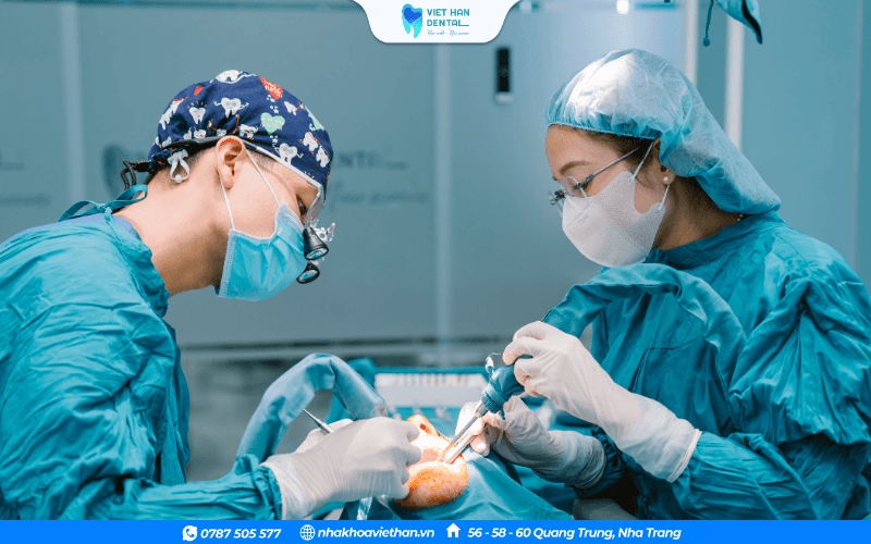 A dentist at Viet Han Dental Clinic is performing a tooth implant procedure for a patient.