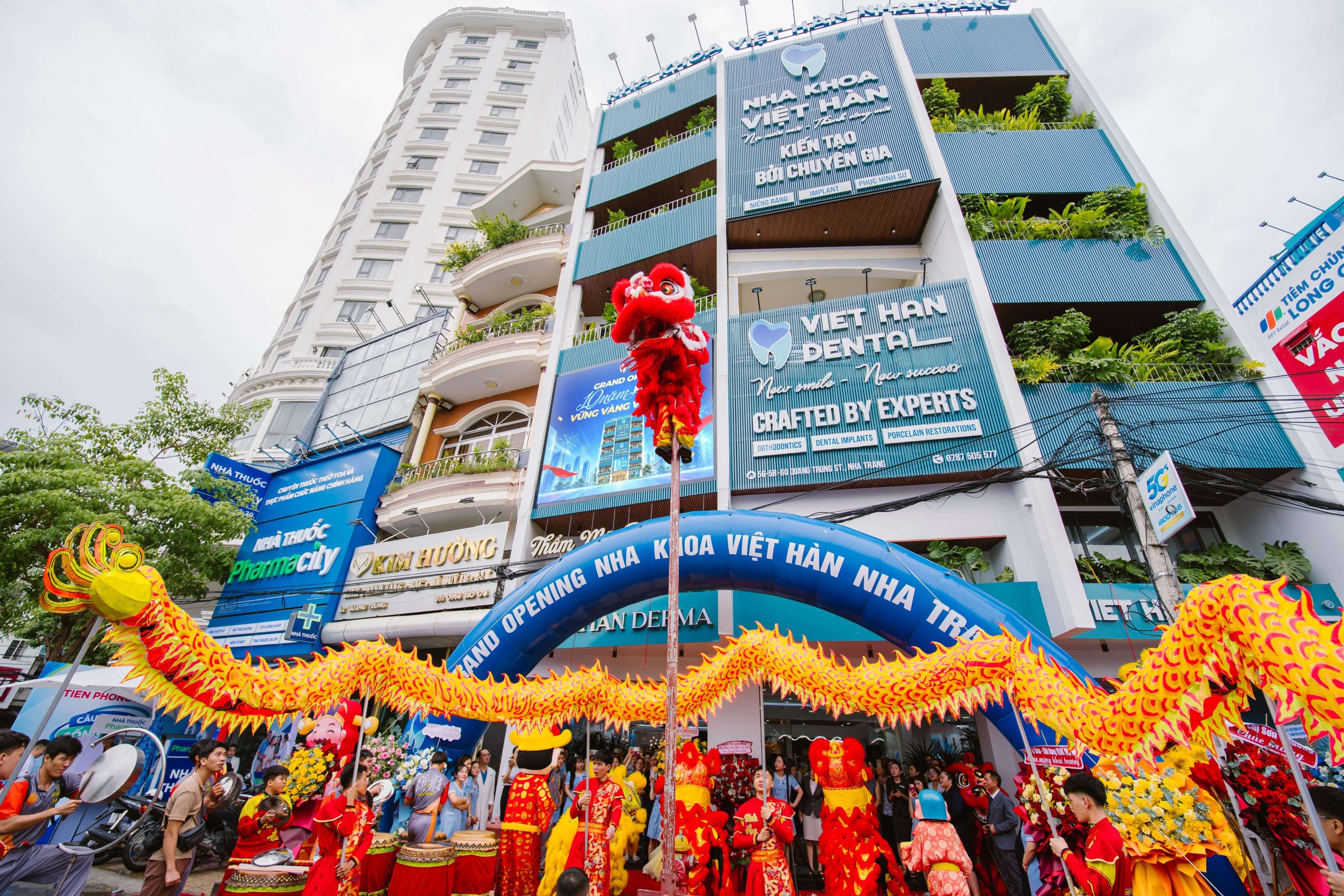 Nha khoa Việt Hàn khia trương không gian điều trị mới