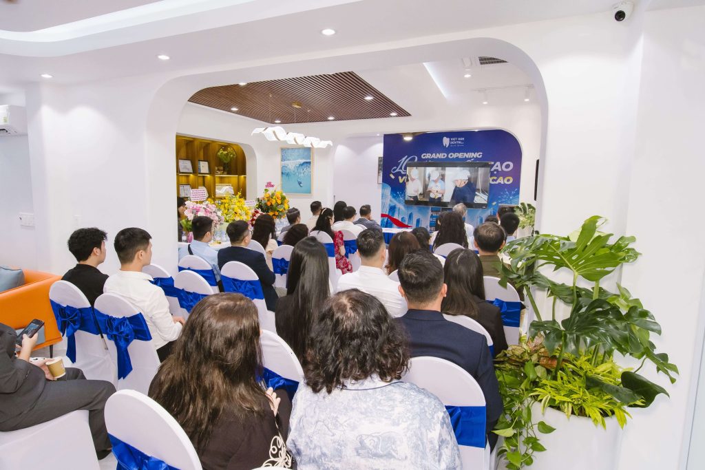 Khách mời tham dự chương trình khai trương không gian điều trị mới
